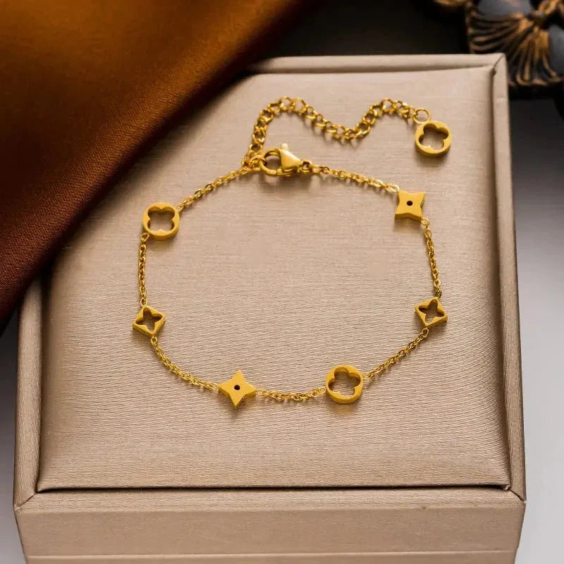 Hollow Clover Bracelet